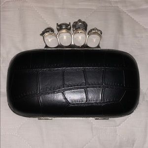 Knuckle Clutch